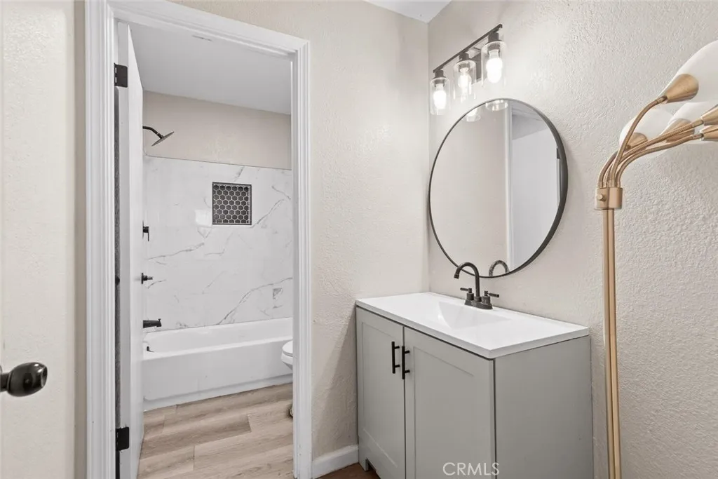 44053 Canyon Way, Lancaster, California 93535 home-pic-12