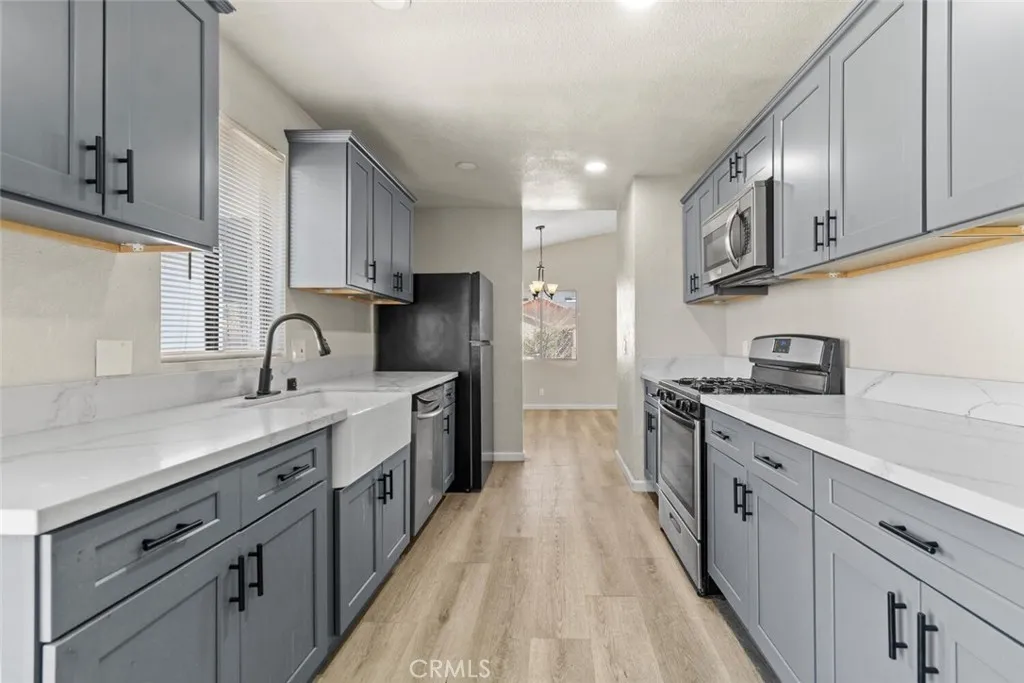44053 Canyon Way, Lancaster, California 93535 home-pic-8