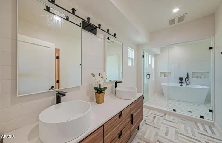 5357 Victoria Ave 1_10