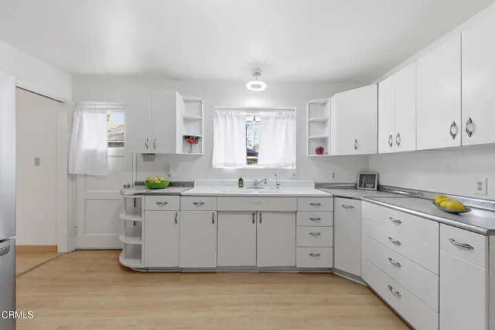 013_916_e_santa_paula_st_-_0012_572