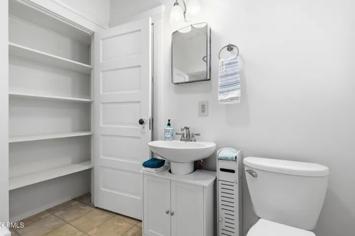 028_916_e_santa_paula_st_-_0027_322