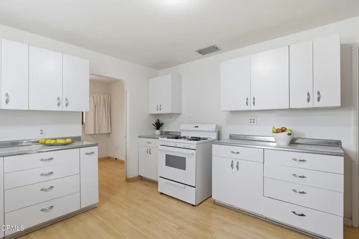 015_916_e_santa_paula_st_-_0014_881