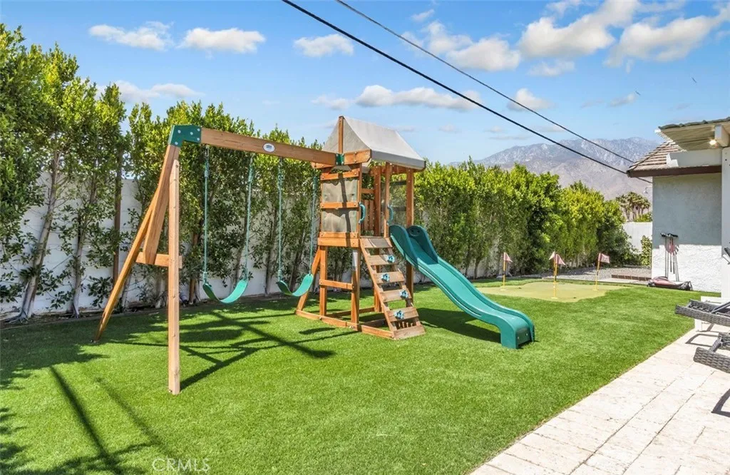 2230 N Volturno Road, Palm Springs, California 92262 home-pic-17