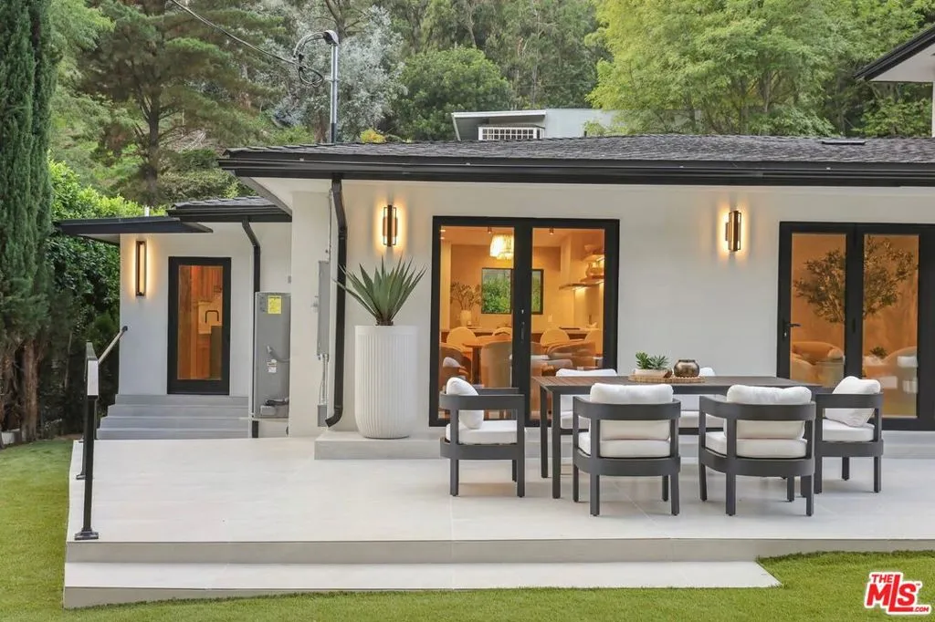 1902 Roscomare Road, Los Angeles, California 90077 home-pic-58