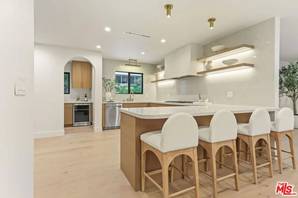 1902 Roscomare Road, Los Angeles, California 90077 home-pic-10