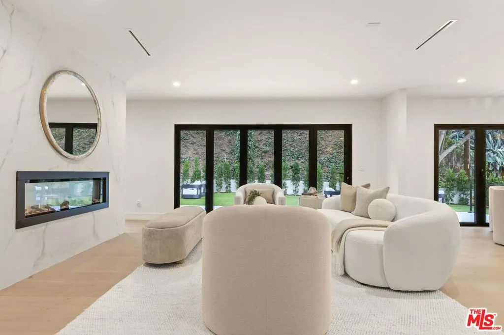 1902 Roscomare Road, Los Angeles, California 90077 home-pic-5