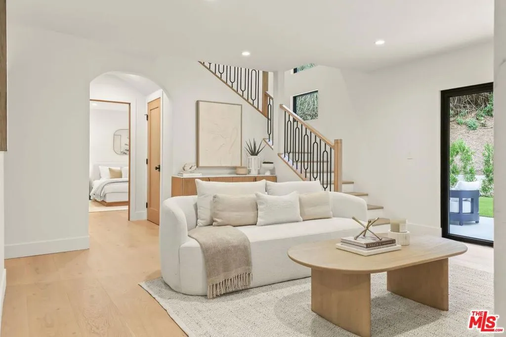 1902 Roscomare Road, Los Angeles, California 90077 home-pic-19