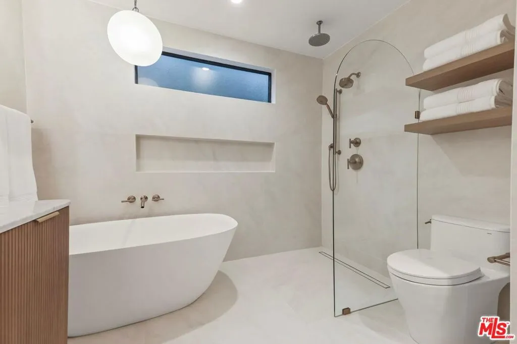 1902 Roscomare Road, Los Angeles, California 90077 home-pic-26