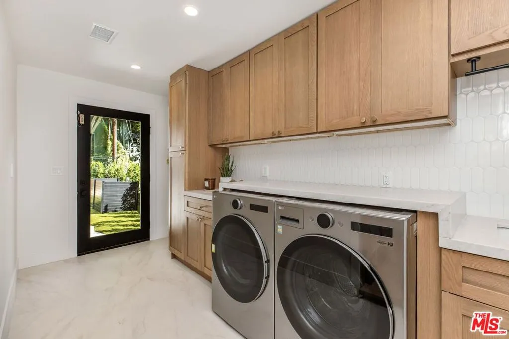1902 Roscomare Road, Los Angeles, California 90077 home-pic-16