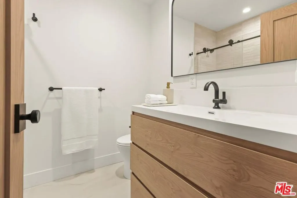 1902 Roscomare Road, Los Angeles, California 90077 home-pic-50