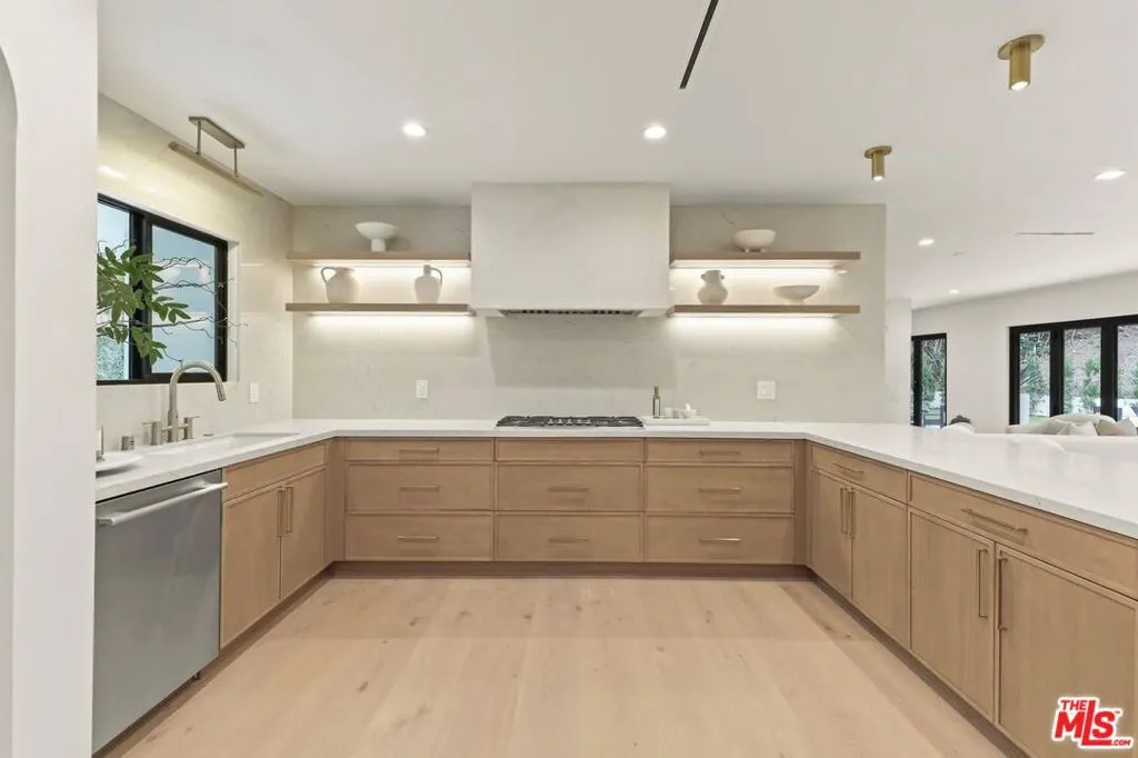 1902 Roscomare Road, Los Angeles, California 90077 home-pic-13