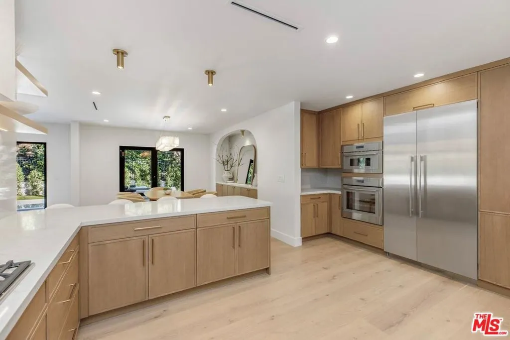 1902 Roscomare Road, Los Angeles, California 90077 home-pic-11
