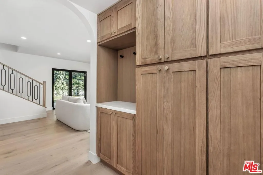 1902 Roscomare Road, Los Angeles, California 90077 home-pic-20