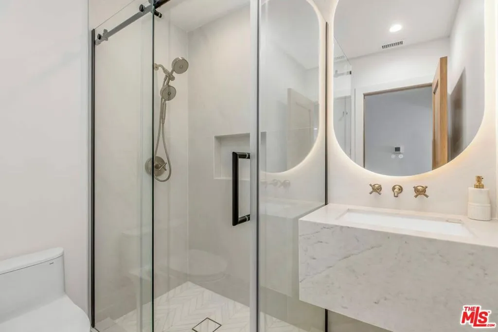 1902 Roscomare Road, Los Angeles, California 90077 home-pic-45