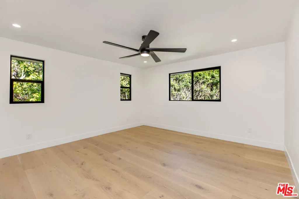 1902 Roscomare Road, Los Angeles, California 90077 home-pic-37