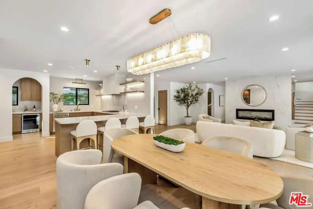 1902 Roscomare Road, Los Angeles, California 90077 home-pic-8