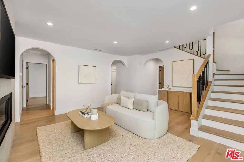 1902 Roscomare Road, Los Angeles, California 90077 home-pic-18