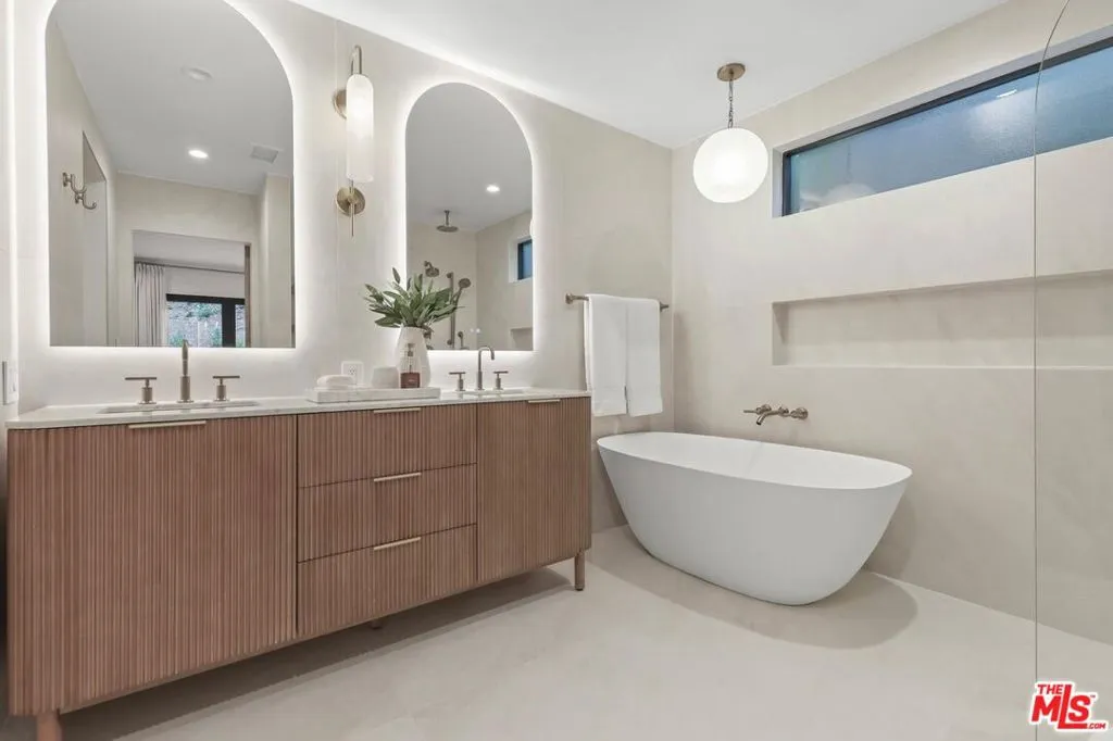 1902 Roscomare Road, Los Angeles, California 90077 home-pic-25