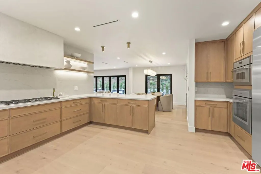 1902 Roscomare Road, Los Angeles, California 90077 home-pic-12