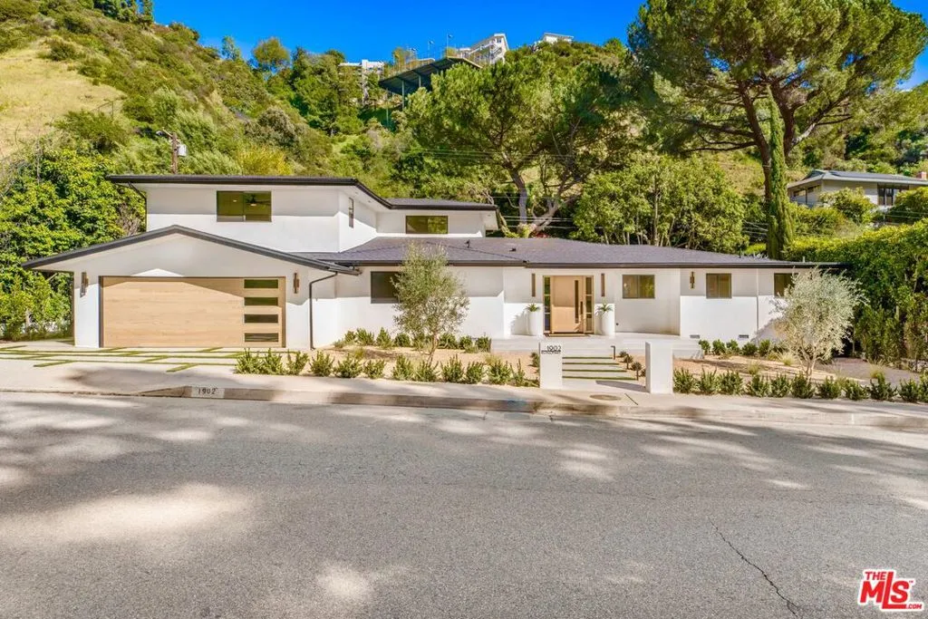 1902 Roscomare Road, Los Angeles, California 90077 home-pic-1