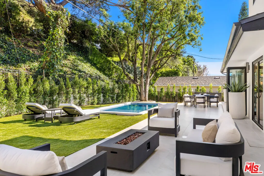 1902 Roscomare Road, Los Angeles, California 90077 home-pic-54