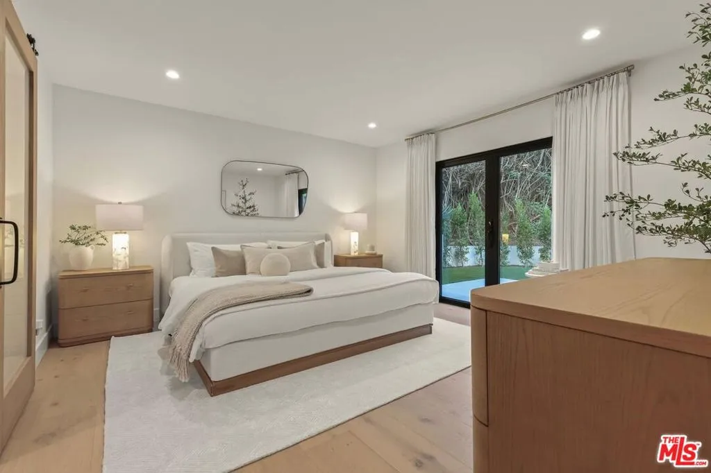 1902 Roscomare Road, Los Angeles, California 90077 home-pic-21