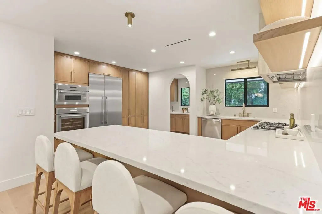 1902 Roscomare Road, Los Angeles, California 90077 home-pic-9