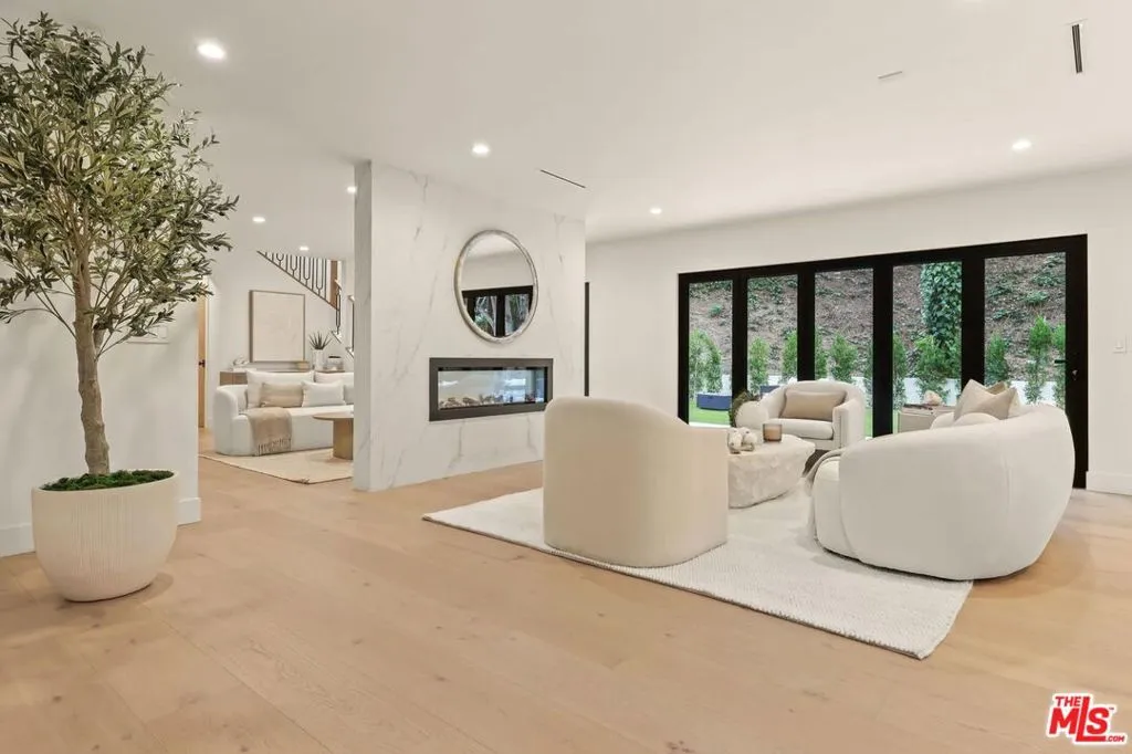 1902 Roscomare Road, Los Angeles, California 90077 home-pic-7