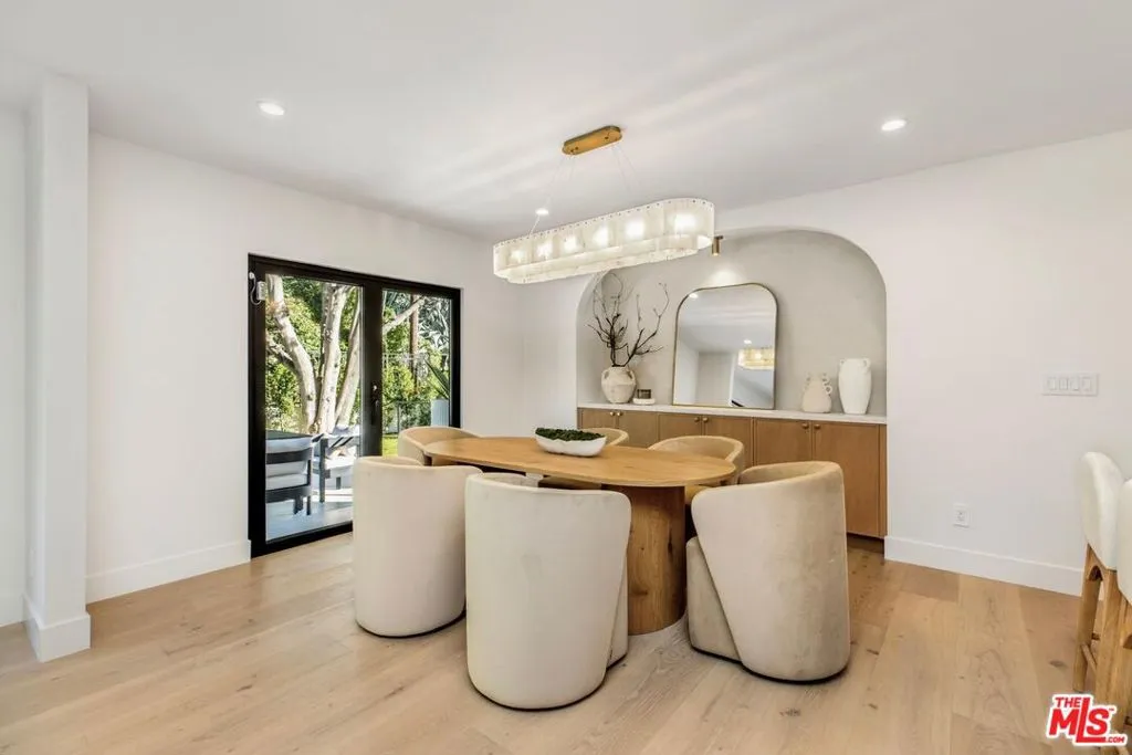 1902 Roscomare Road, Los Angeles, California 90077 home-pic-14