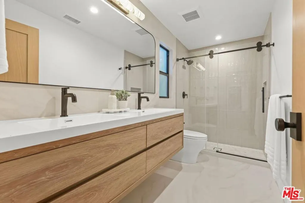 1902 Roscomare Road, Los Angeles, California 90077 home-pic-35