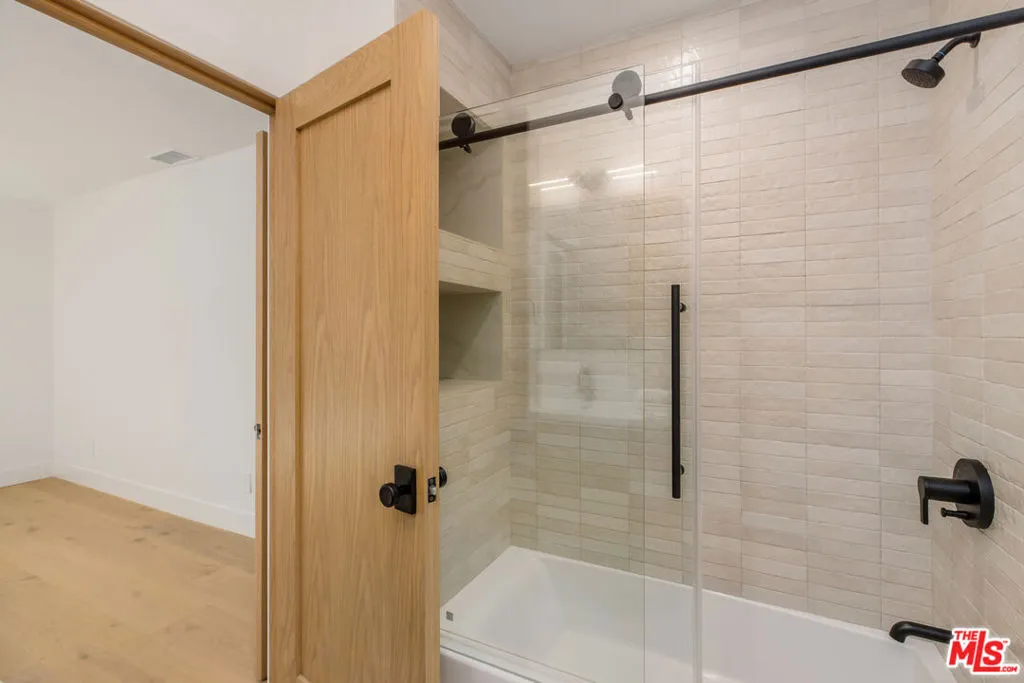 1902 Roscomare Road, Los Angeles, California 90077 home-pic-51