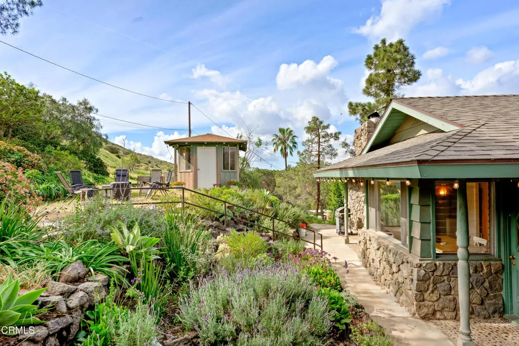 Middle House - 10840
