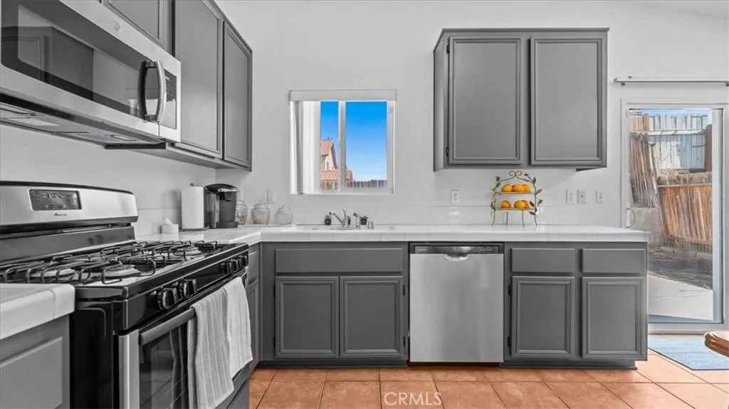 12733 Appian, Victorville, California 92395 home-pic-10