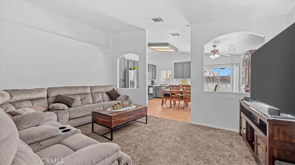 12733 Appian, Victorville, California 92395 home-pic-5