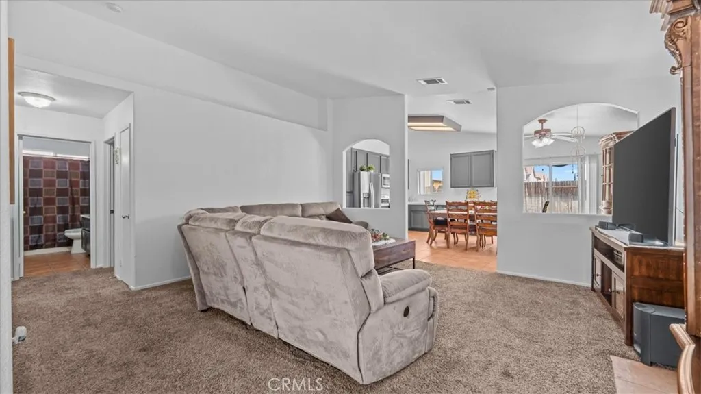 12733 Appian, Victorville, California 92395 home-pic-4
