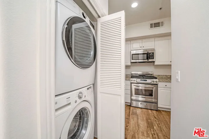 2311 Schader Drive 101, Santa Monica, California 90404