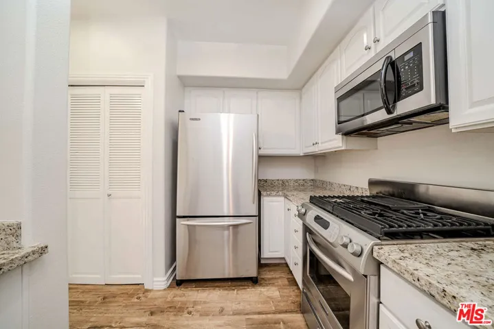 2311 Schader Drive 101, Santa Monica, California 90404