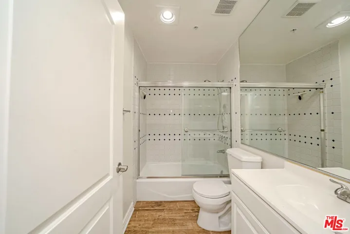 2311 Schader Drive 101, Santa Monica, California 90404