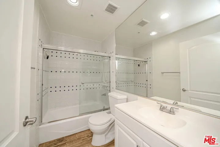2311 Schader Drive 101, Santa Monica, California 90404