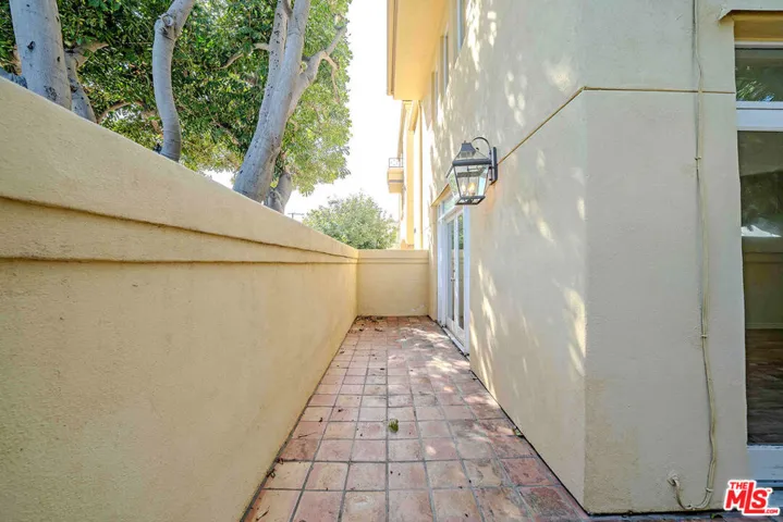 2311 Schader Drive 101, Santa Monica, California 90404