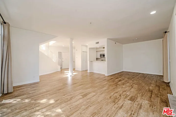 2311 Schader Drive 101, Santa Monica, California 90404