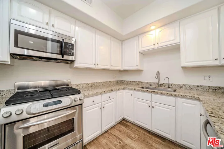 2311 Schader Drive 101, Santa Monica, California 90404