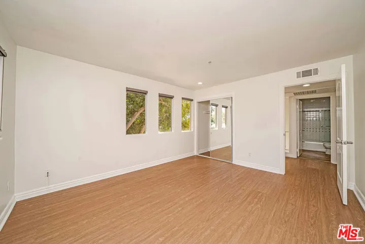 2311 Schader Drive 101, Santa Monica, California 90404