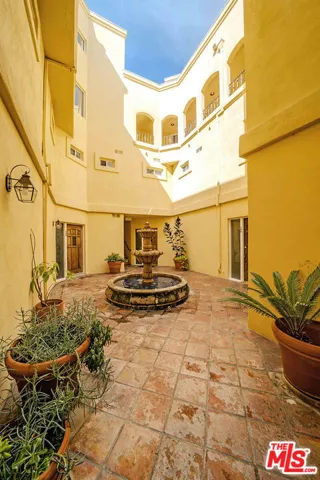 2311 Schader Drive 101, Santa Monica, California 90404