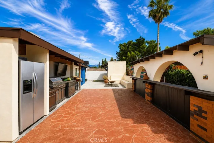 221 W Whittier Avenue, Hemet, California 92543