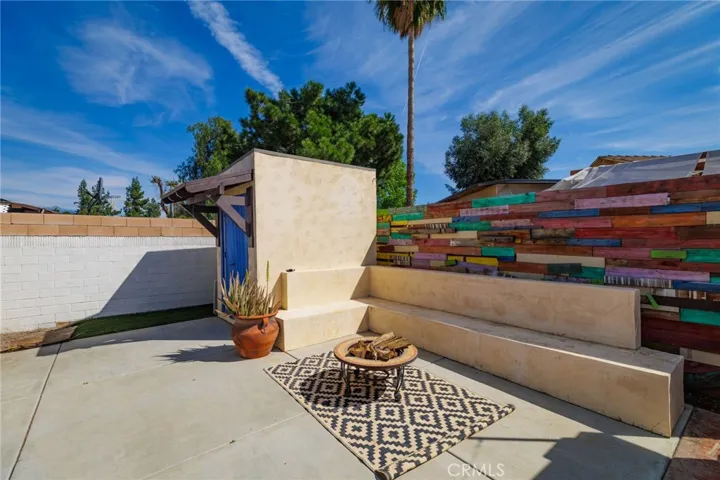 221 W Whittier Avenue, Hemet, California 92543