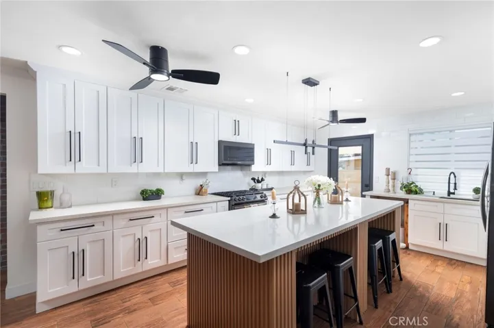 221 W Whittier Avenue, Hemet, California 92543