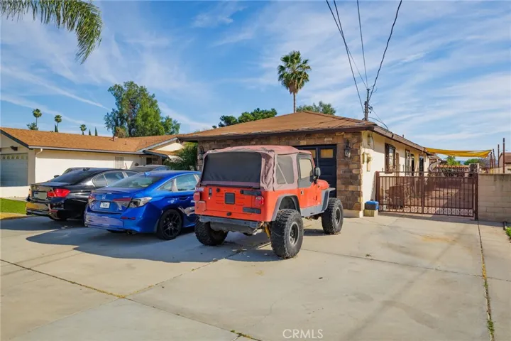 221 W Whittier Avenue, Hemet, California 92543