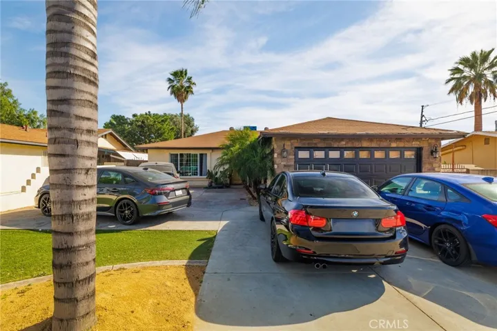 221 W Whittier Avenue, Hemet, California 92543