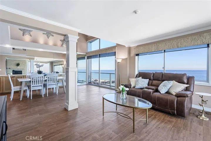 Dining Room / Living Room